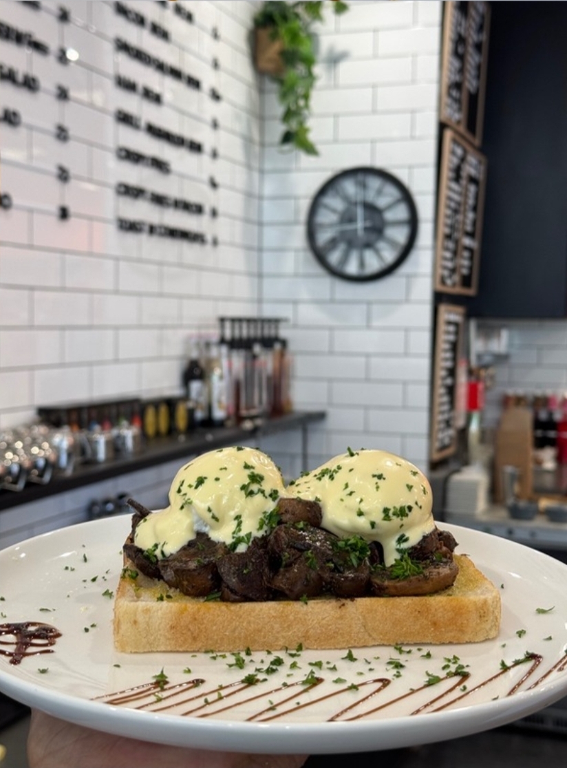 Eggs benedict with mushrooms