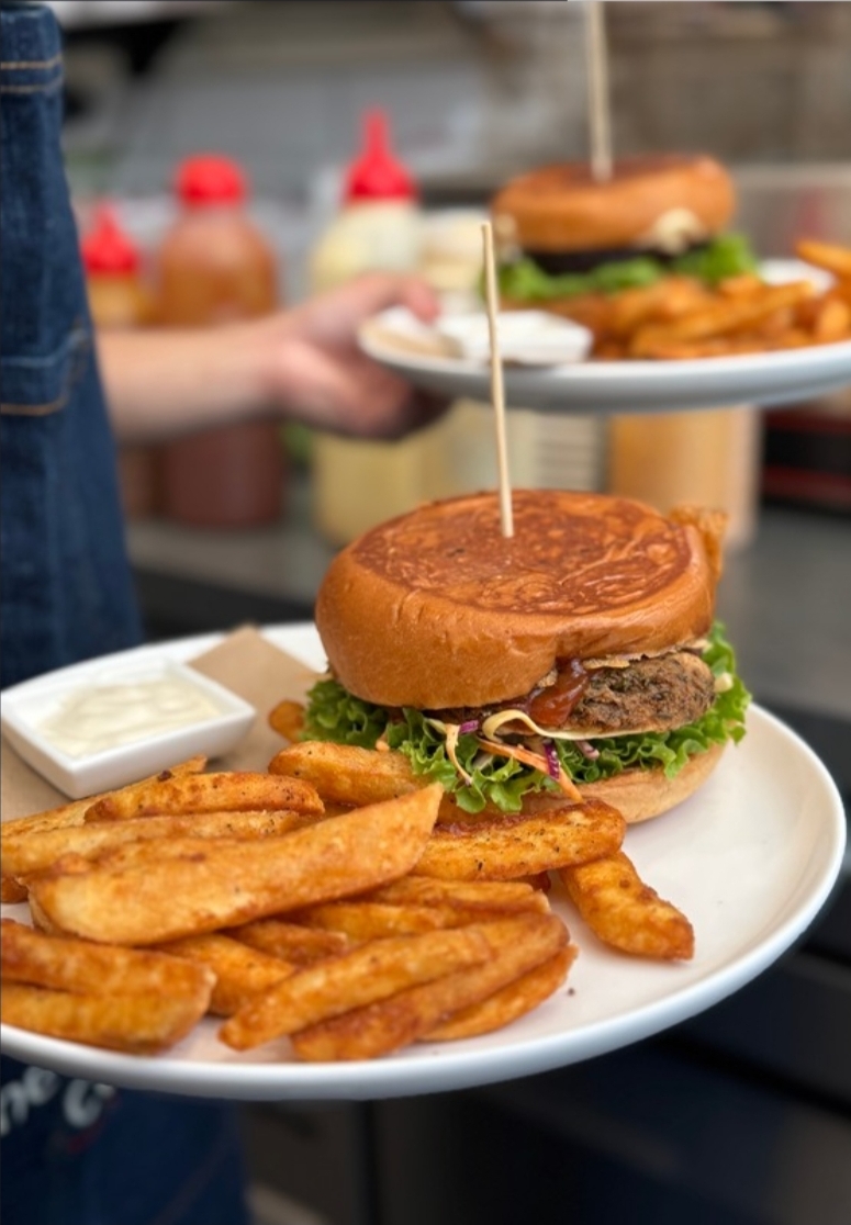 Beef burger with crispy wedges